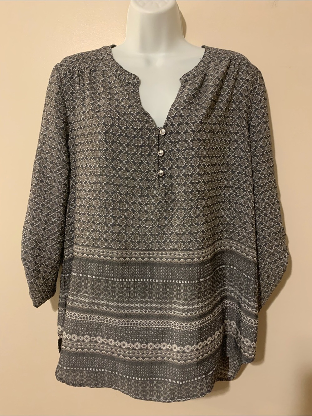 Kim Rogers Gray Geometric Henley Blouse